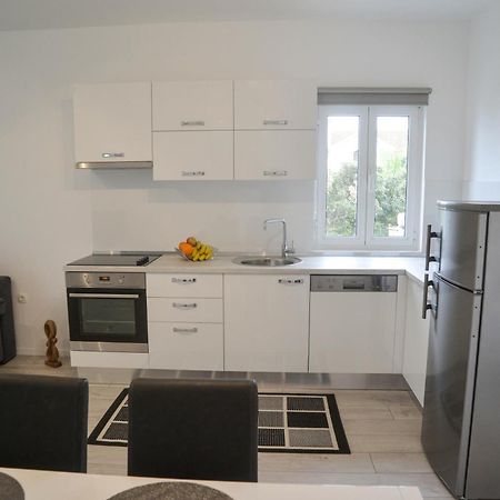 Apartments Mavra-Kukljica Ngoại thất bức ảnh